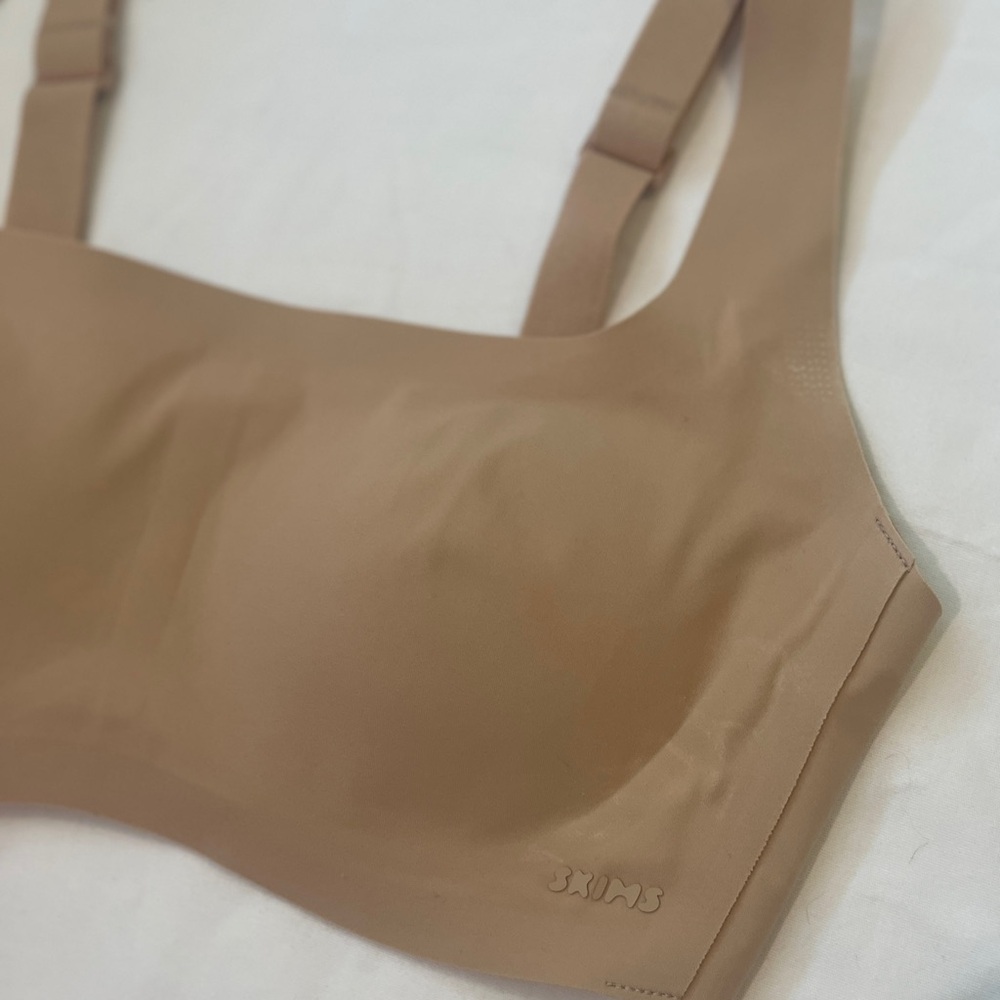 Skims SCOOP BRALETTE
SzXXS
- Latte - Picture 6 of 9